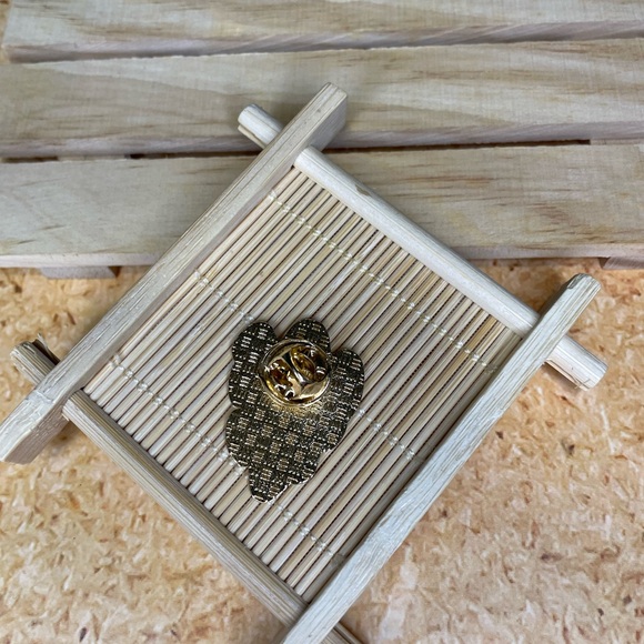 Ghost Pin - Picture 2 of 2